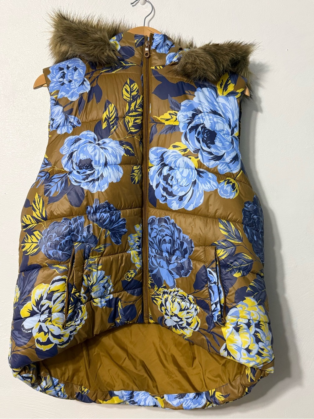Offline by aerie Quilted Floral Vest with Faux Fur Hood Brown/Blue/Yellow XL NWT